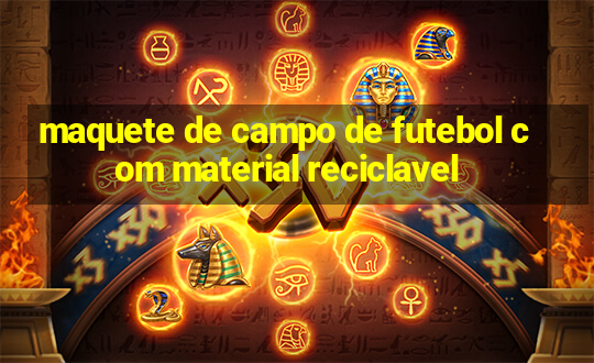 maquete de campo de futebol com material reciclavel